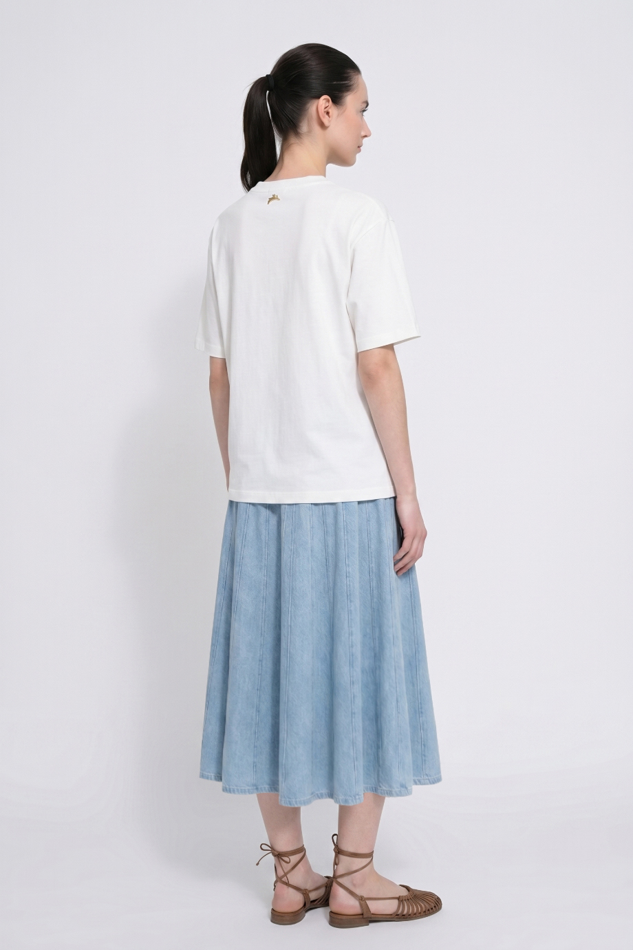Футболка с принтом и вышивкой