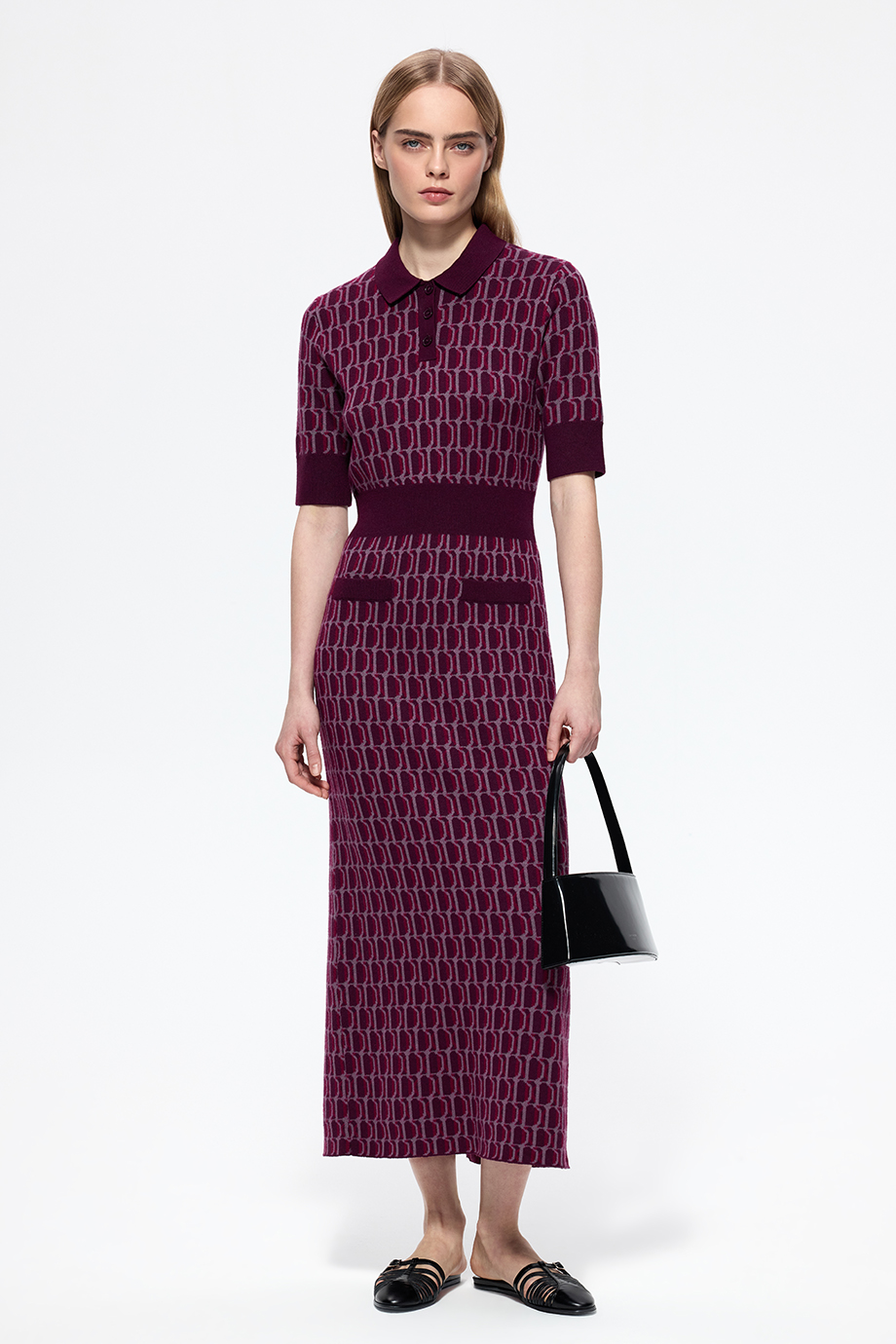 Платье вязаное с лого-узором