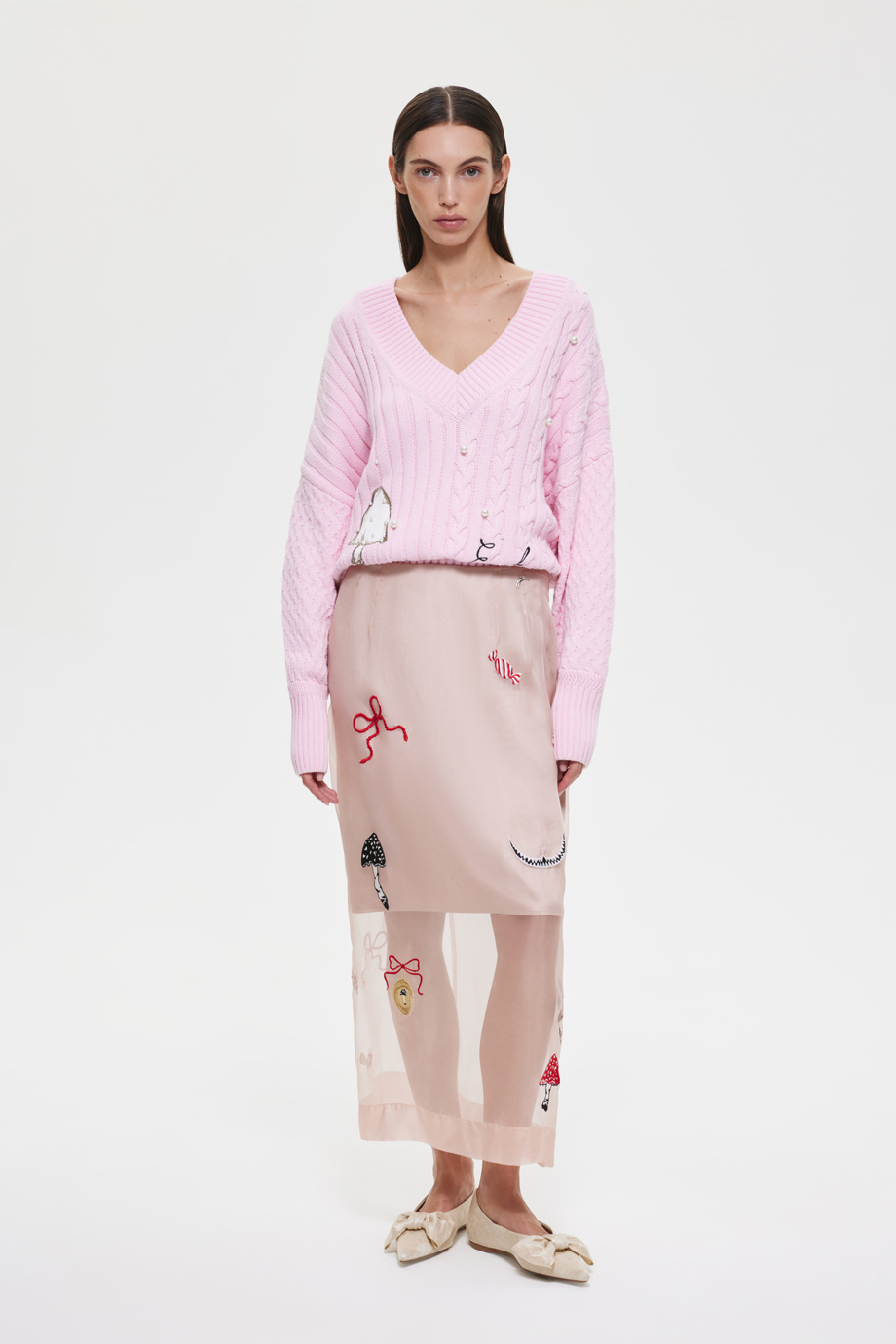 Джемпер с косами и вышивками