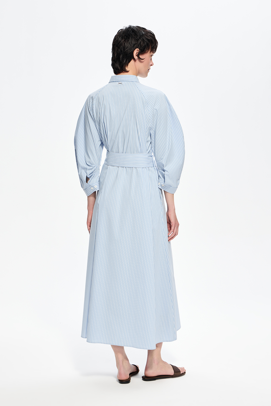 Платье-рубашка с вышивкой