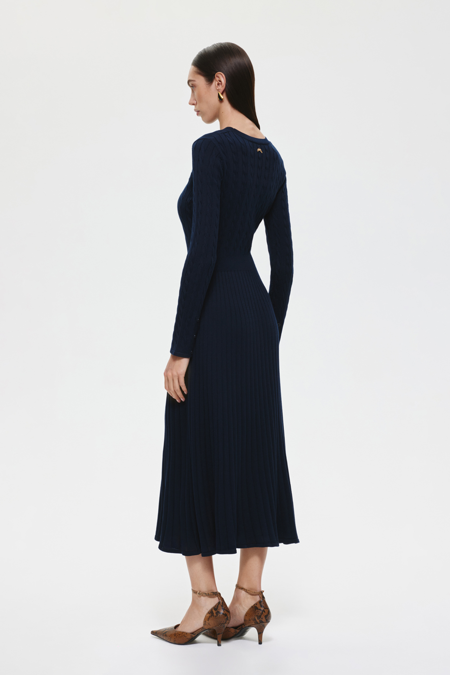 Платье вязаное приталенное