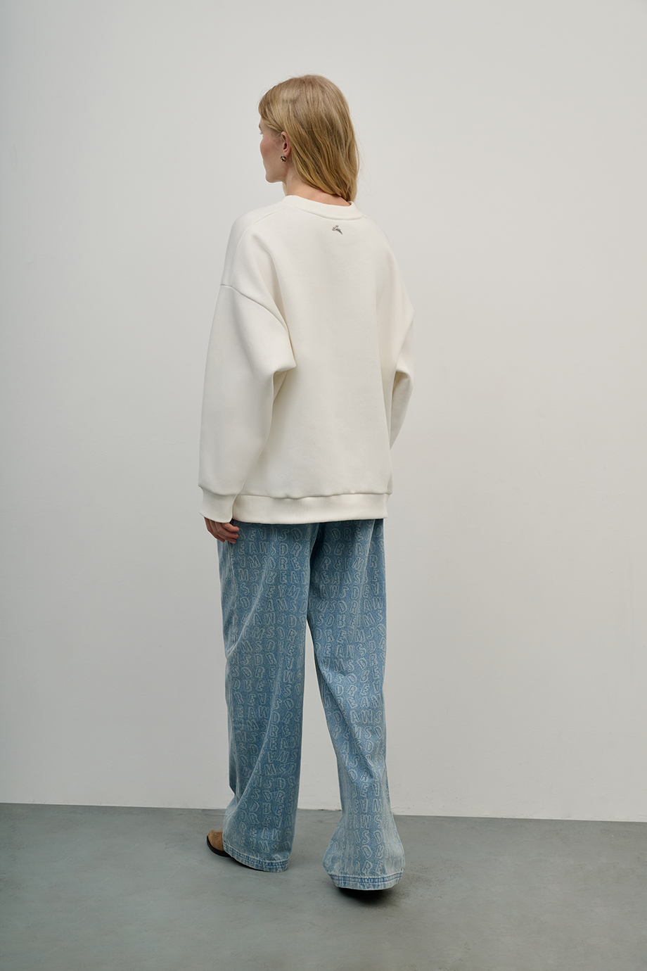 Свитшот с вышивкой