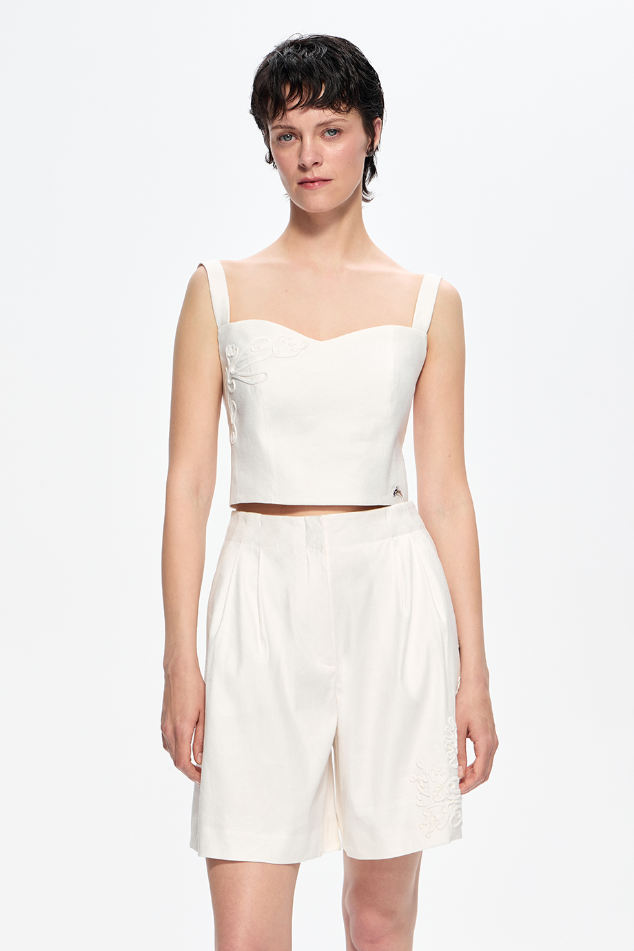 Топ из эластичного льна с вышивкой