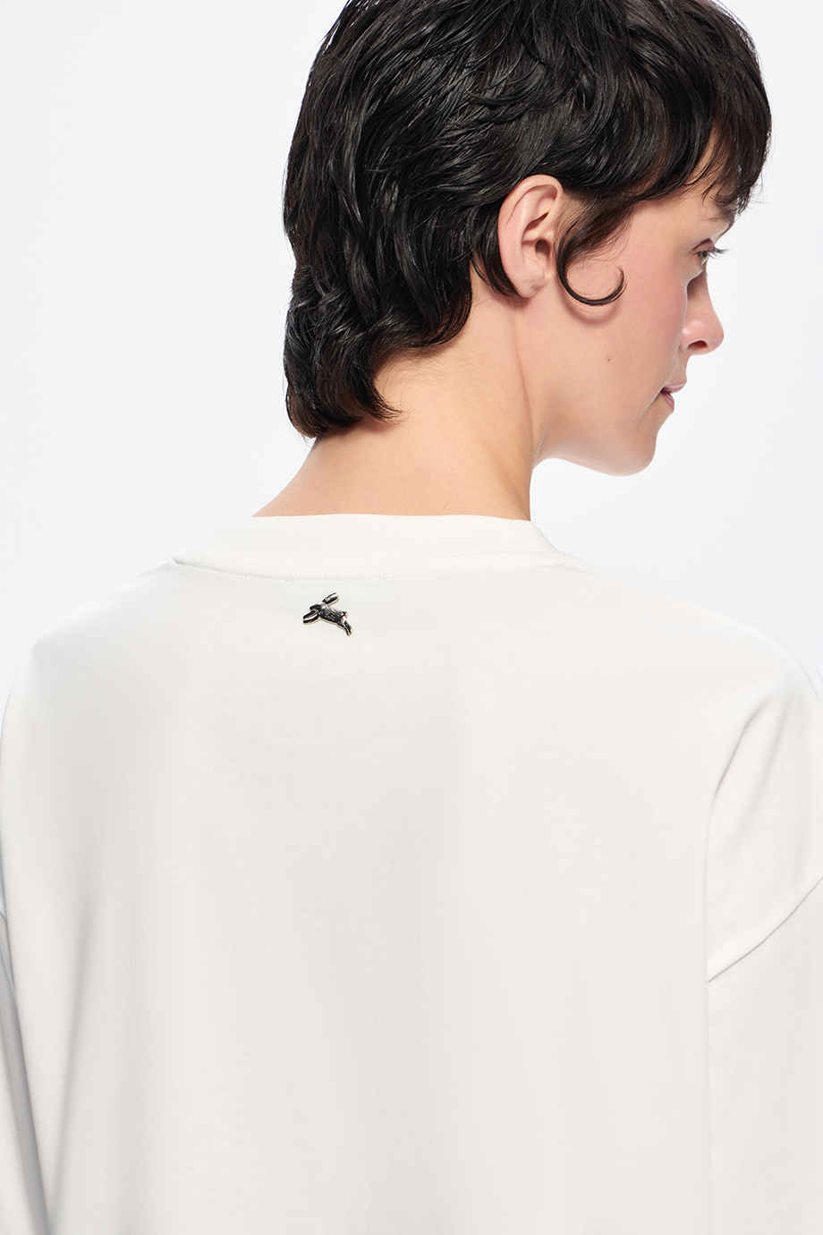 Футболка с принтом и вышивкой