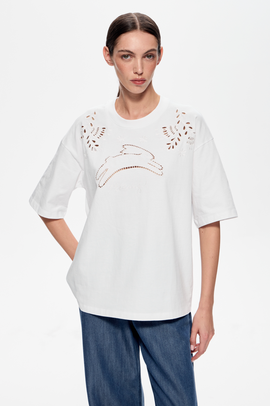 Футболка с вышивкой