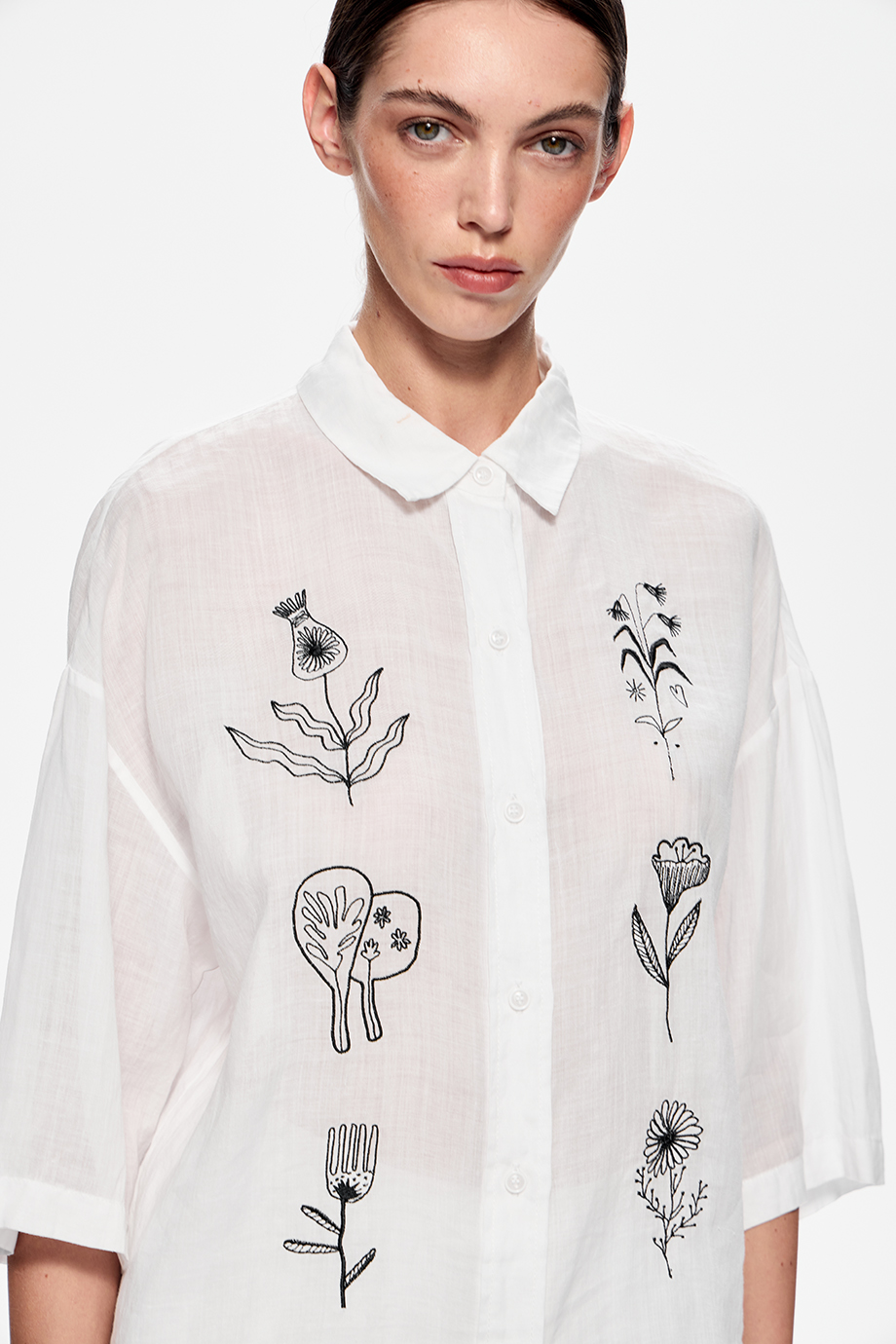 Блузка из крапивы с вышивками