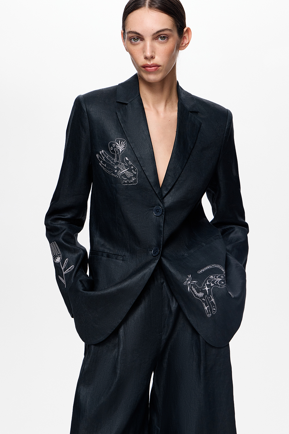 Жакет льняной с вышивками Жакет льняной с вышивками