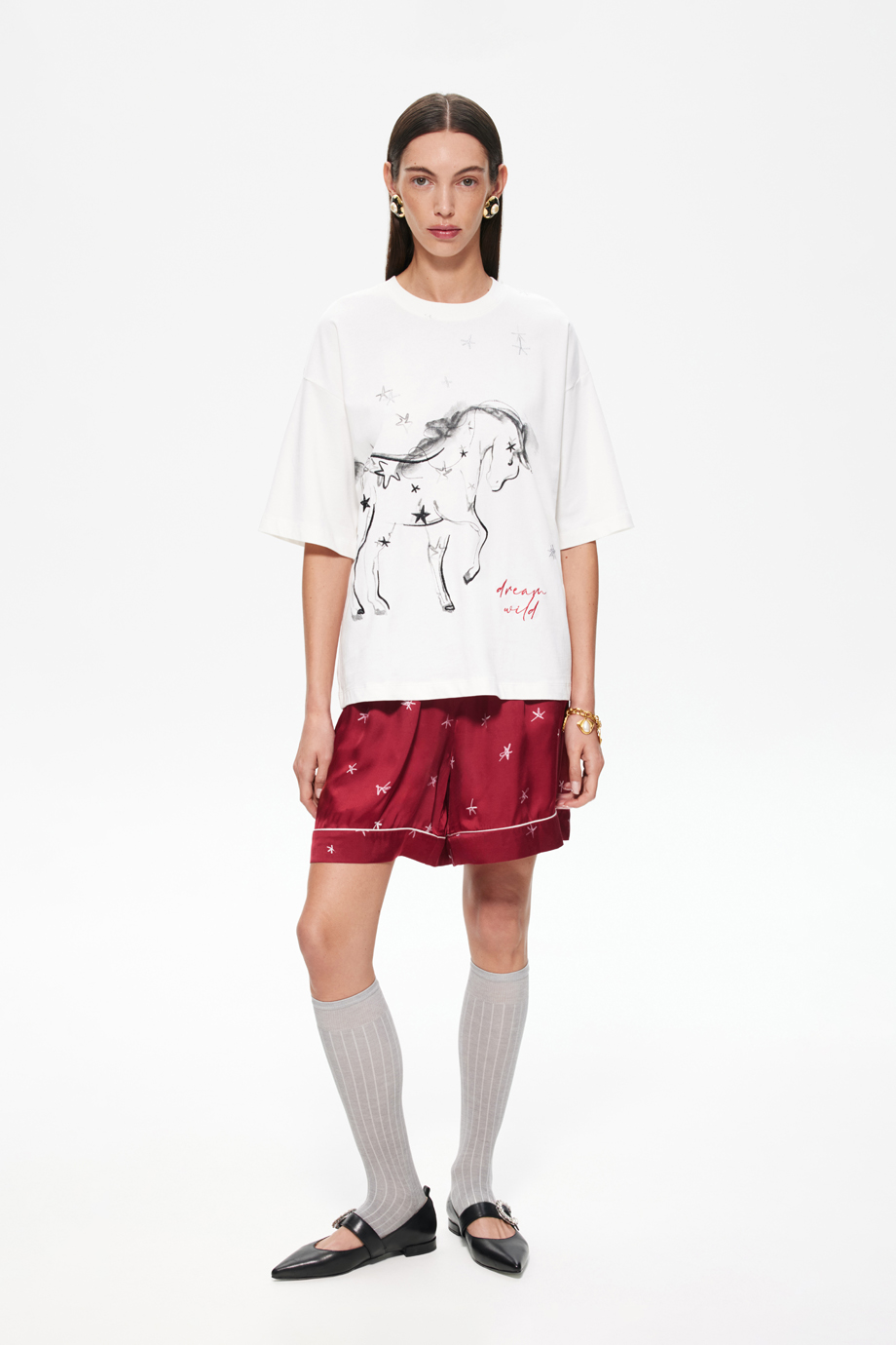 Футболка с принтом и вышивкой