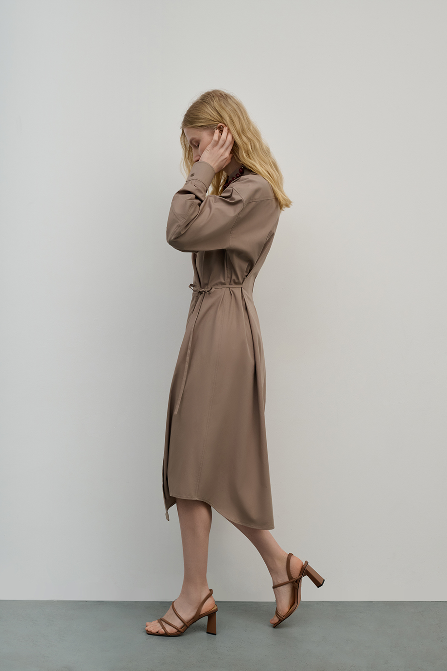 Платье-рубашка с вышивкой