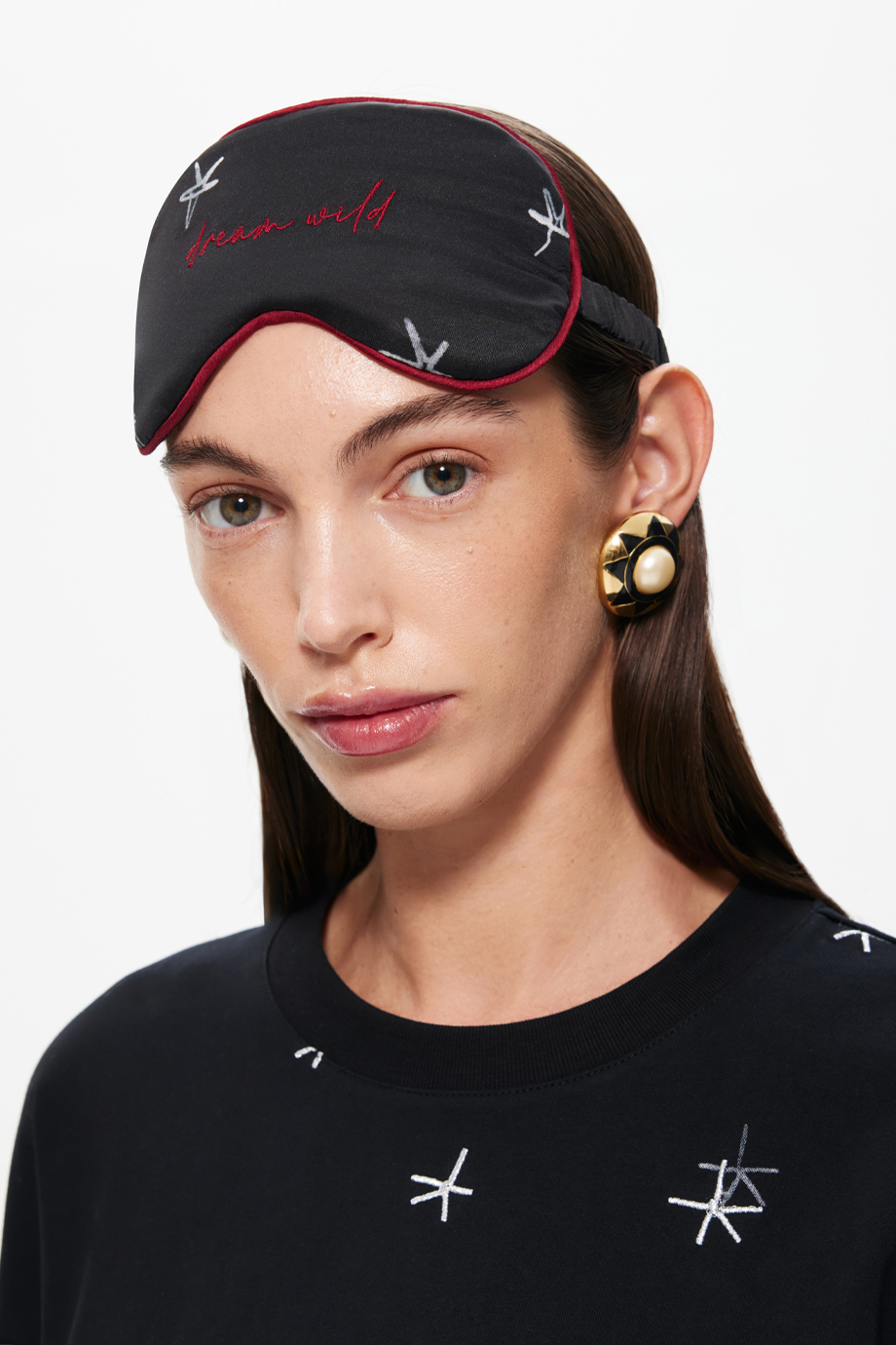 Футболка с принтом и вышивкой