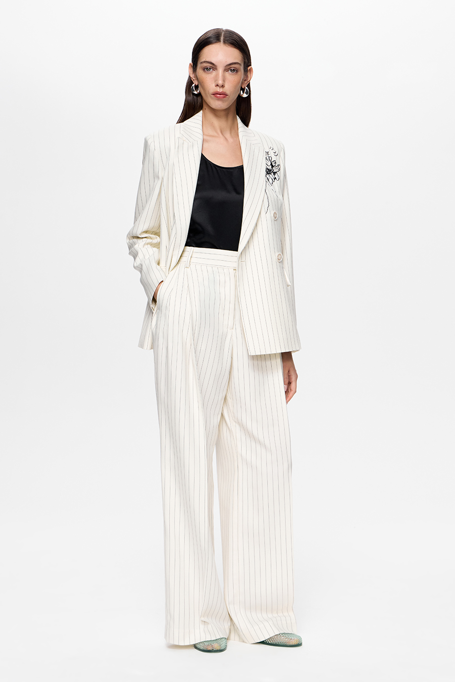 Жакет двубортный с вышивкой