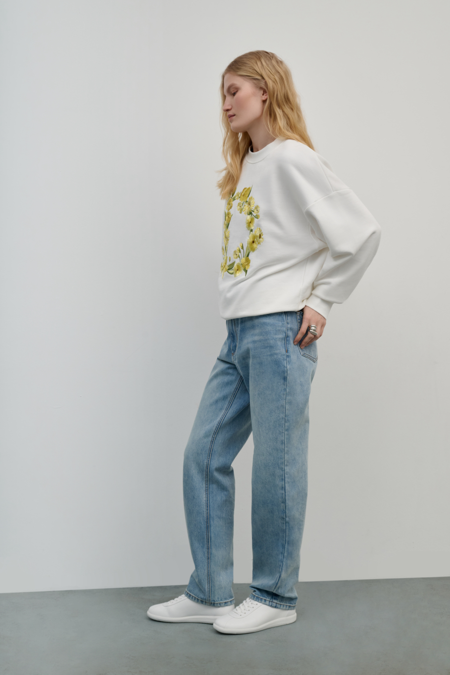 Свитшот с вышивкой