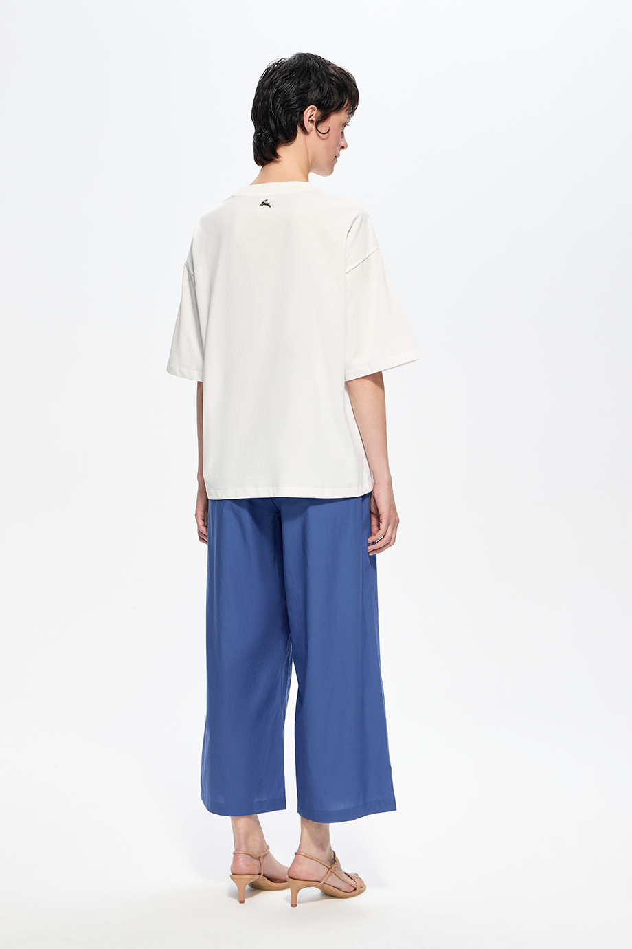 Футболка с принтом и вышивкой