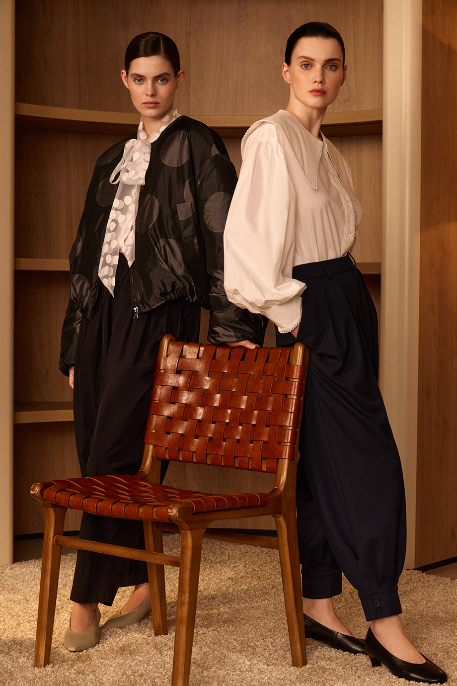 Брюки с манжетами и складками