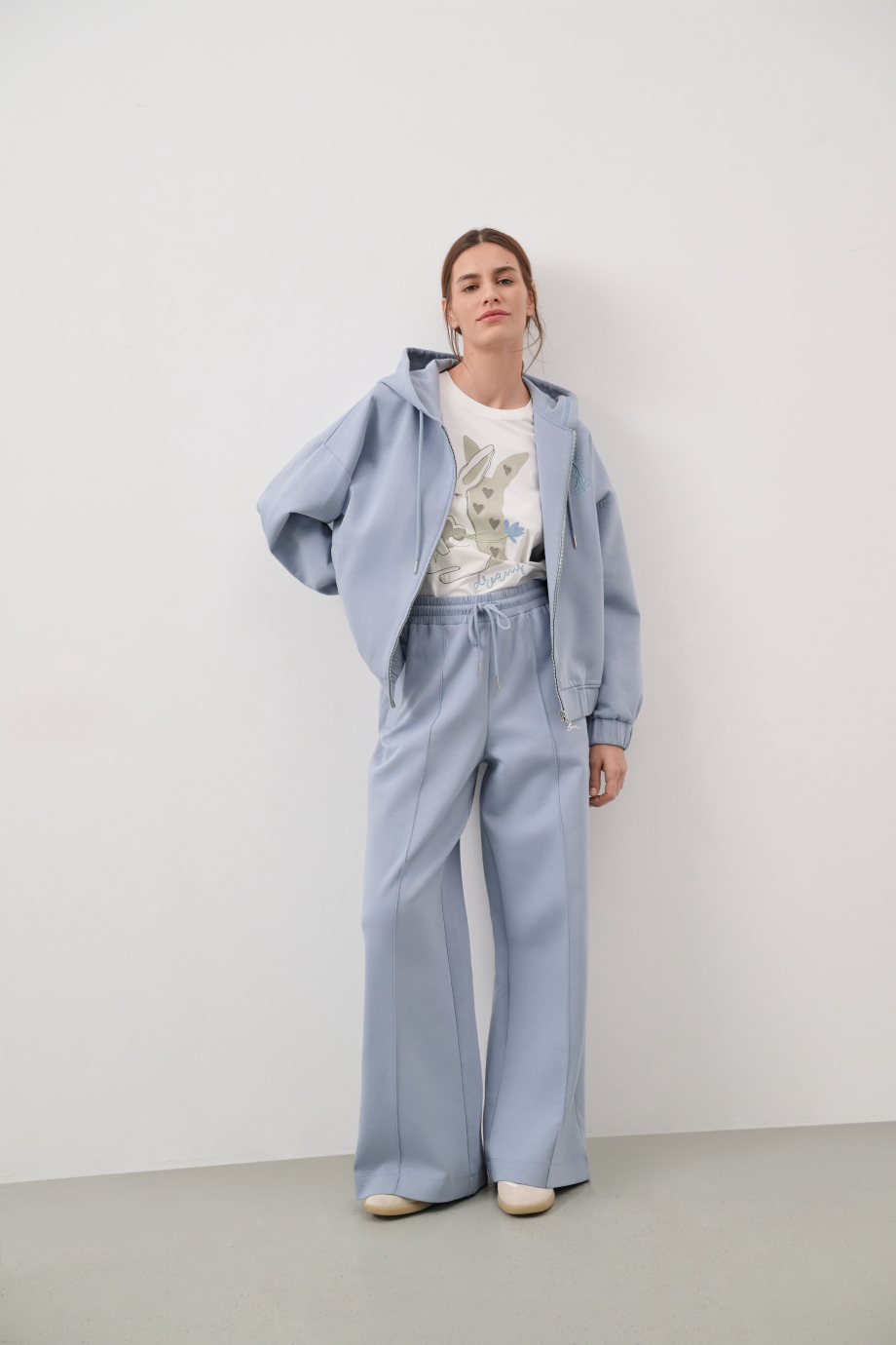 Худи на молнии с вышивкой