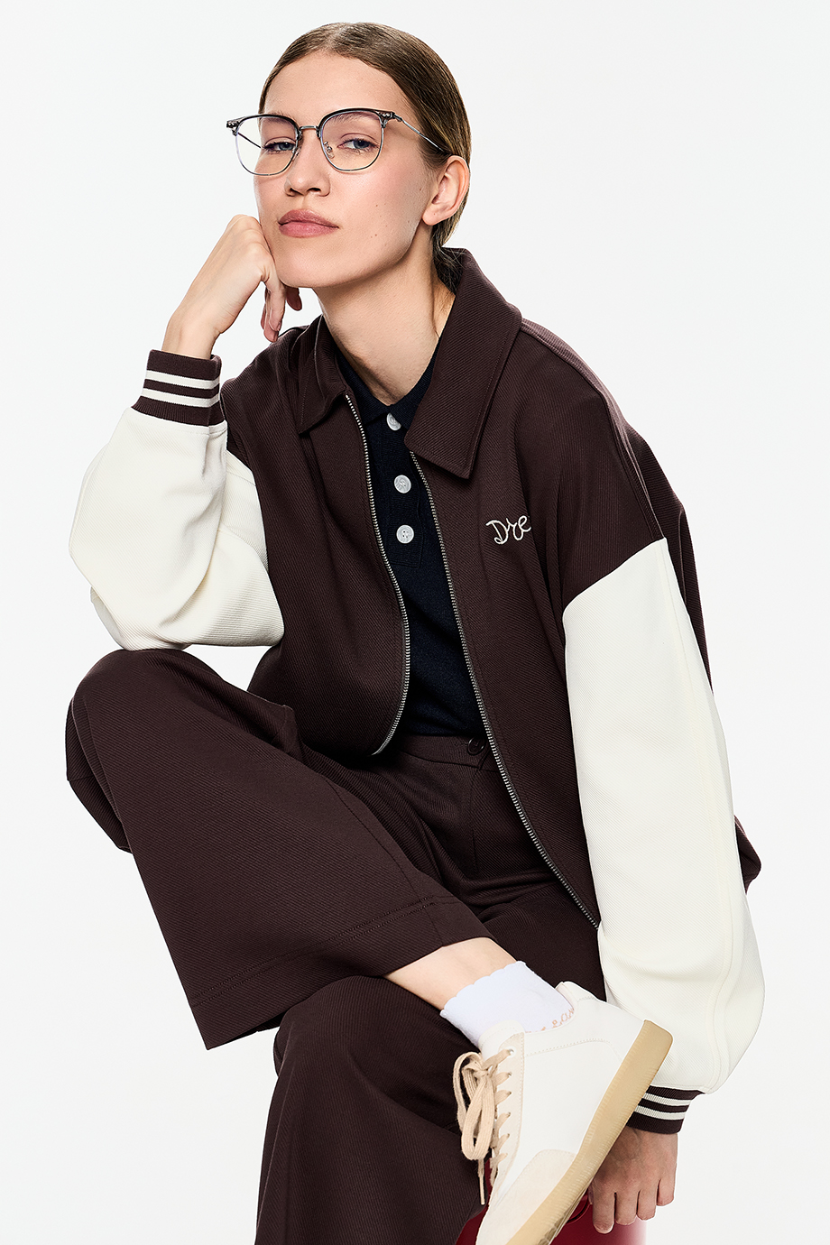 Бомбер трикотажный с вышивкой