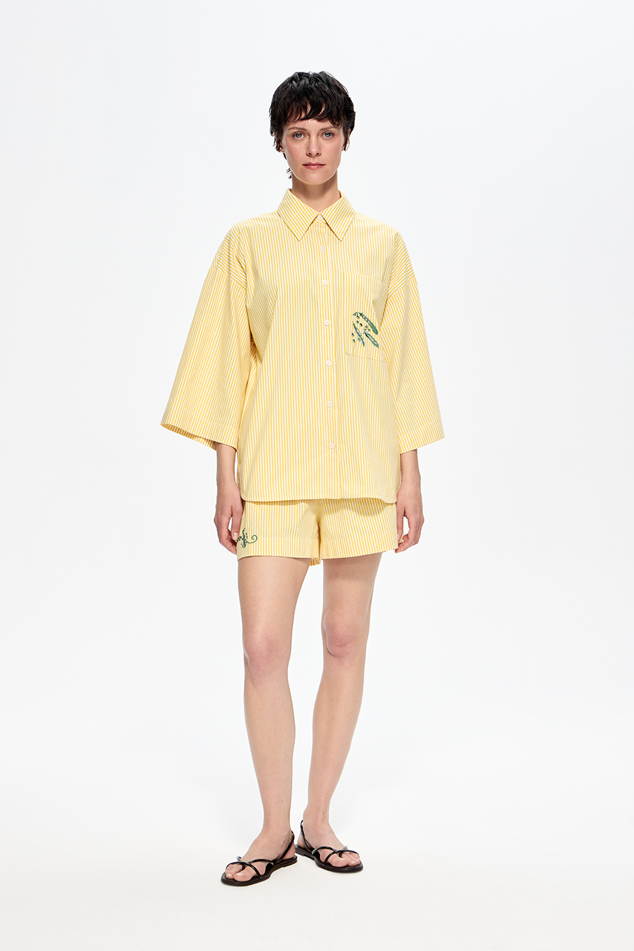 Блузка свободная с вышивкой