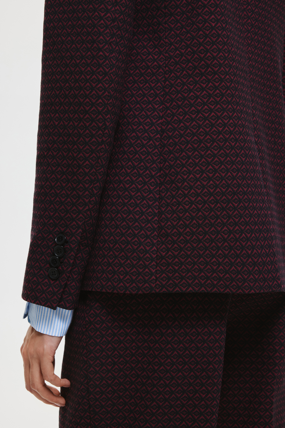 Жакет полуприлегающий из жаккарда