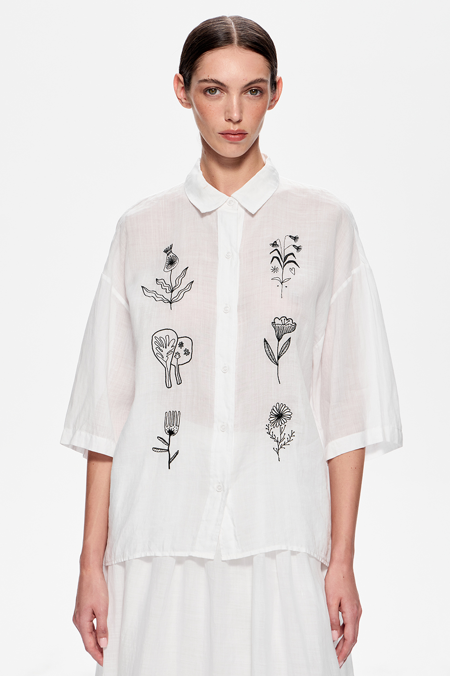 Блузка из крапивы с вышивками