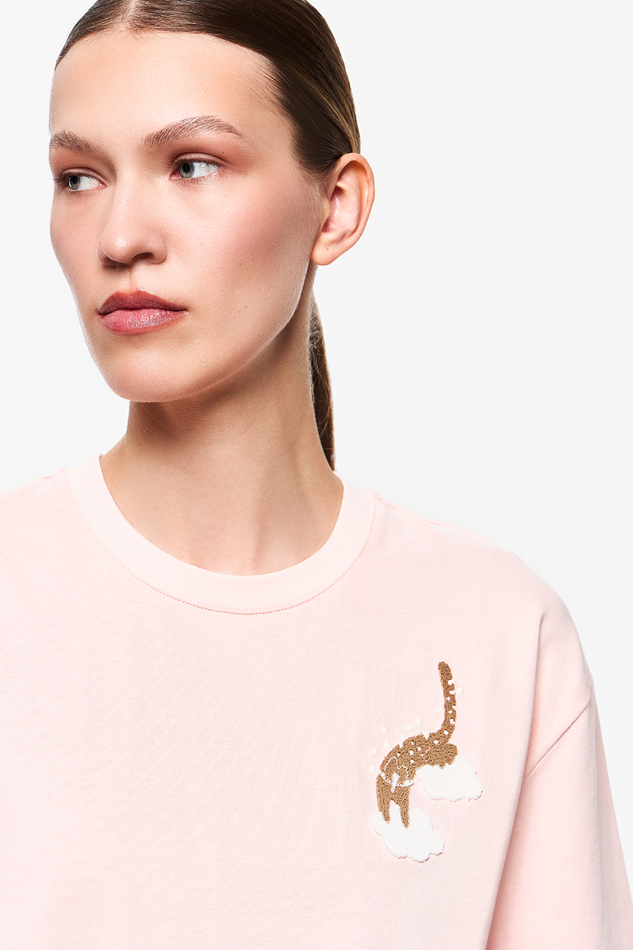 Футболка с вышивкой