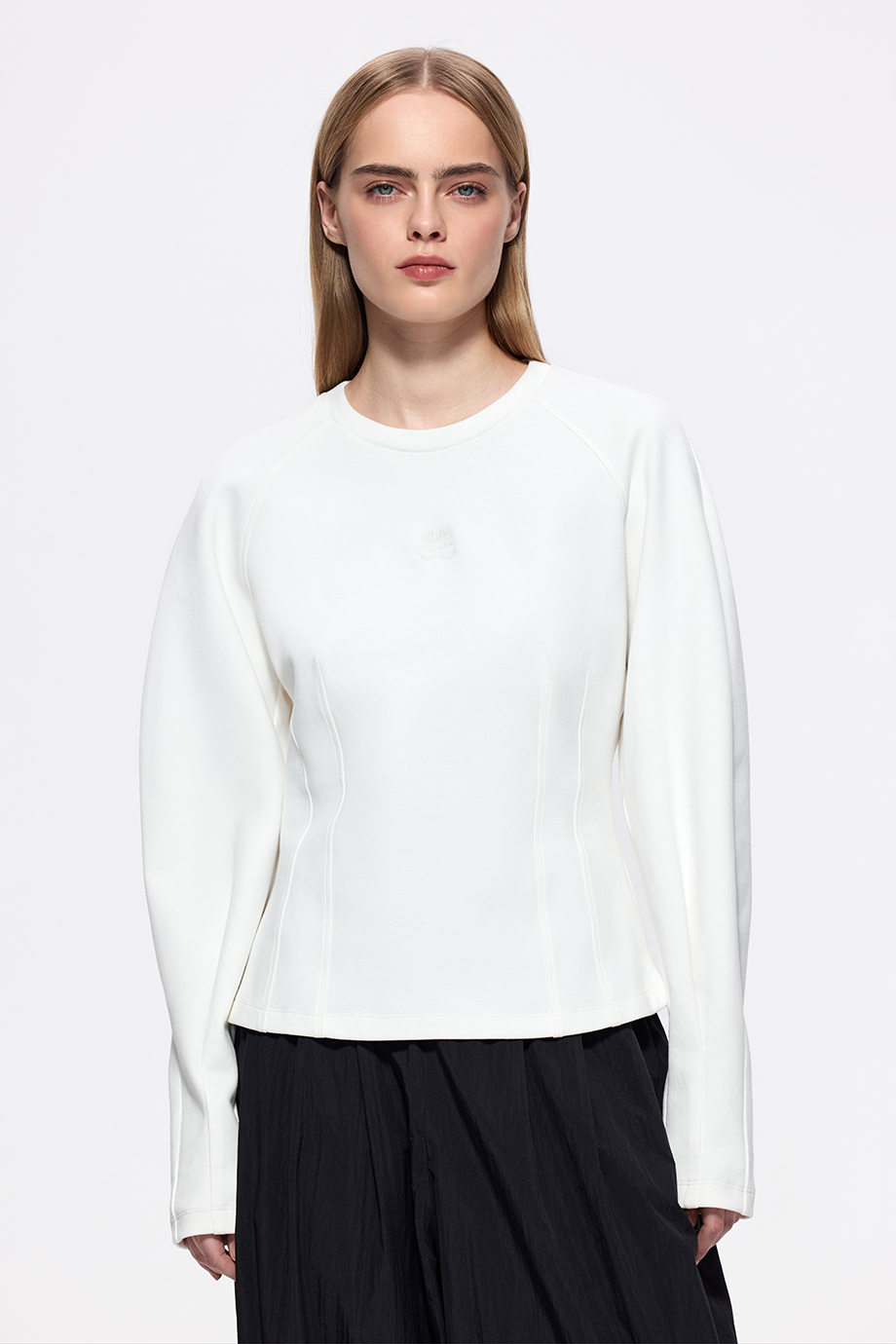 Лонгслив с вышивкой