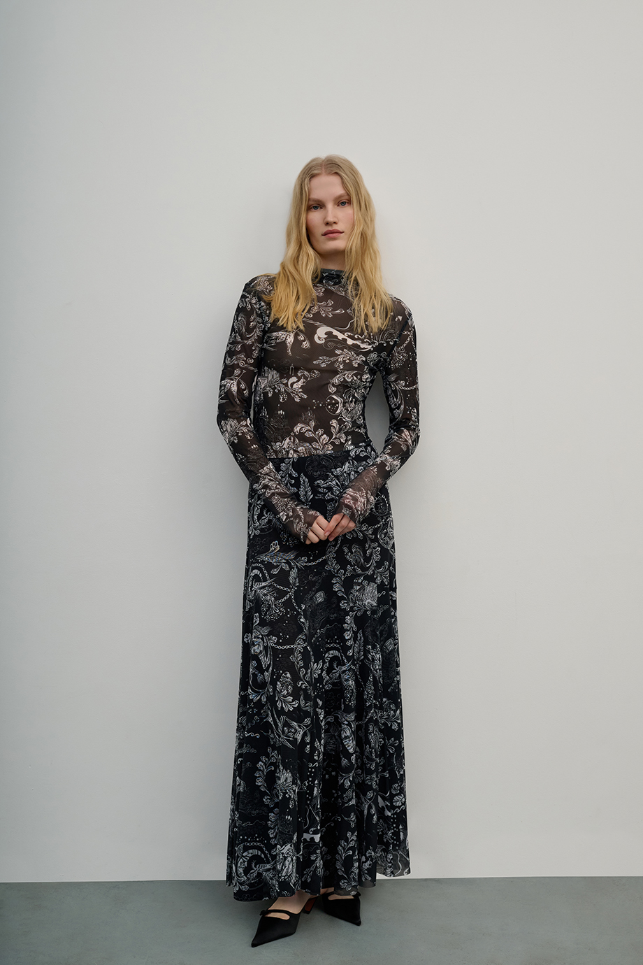 Водолазка из сетки с принтом