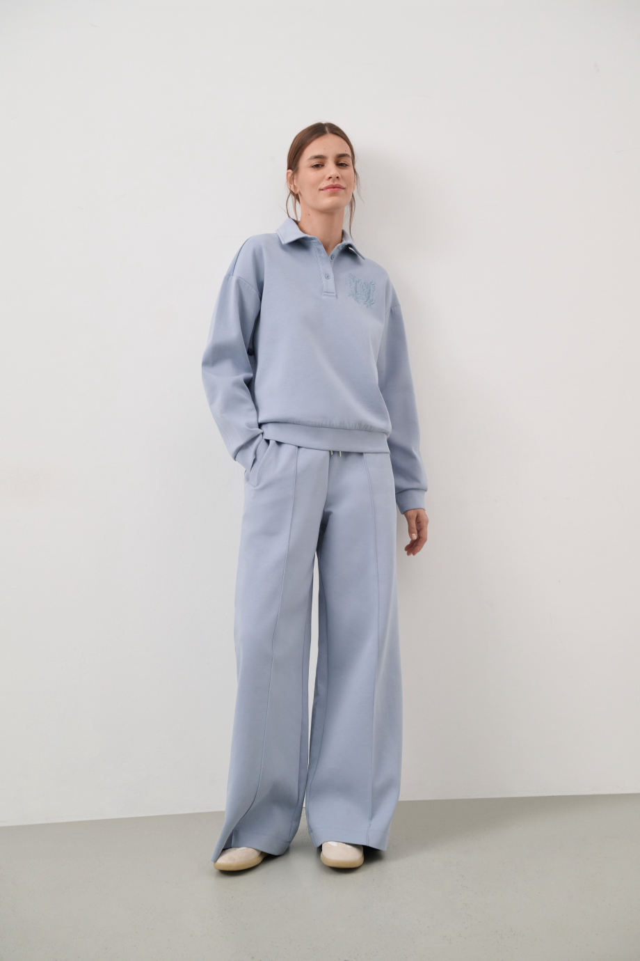 Свитшот-поло с вышивкой