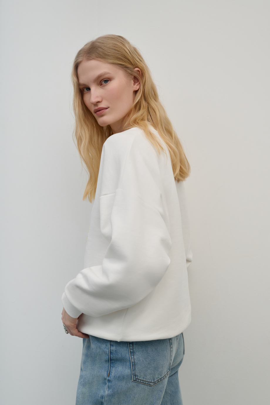 Свитшот с вышивкой