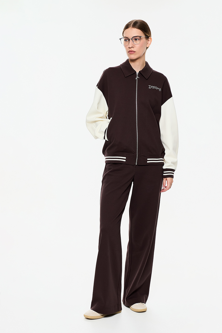 Бомбер трикотажный с вышивкой