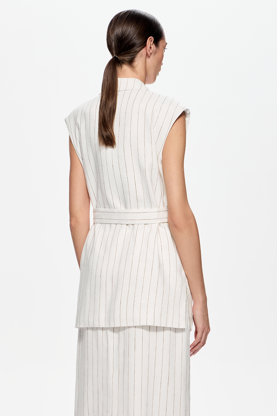 Жилет двубортный из смесового льна