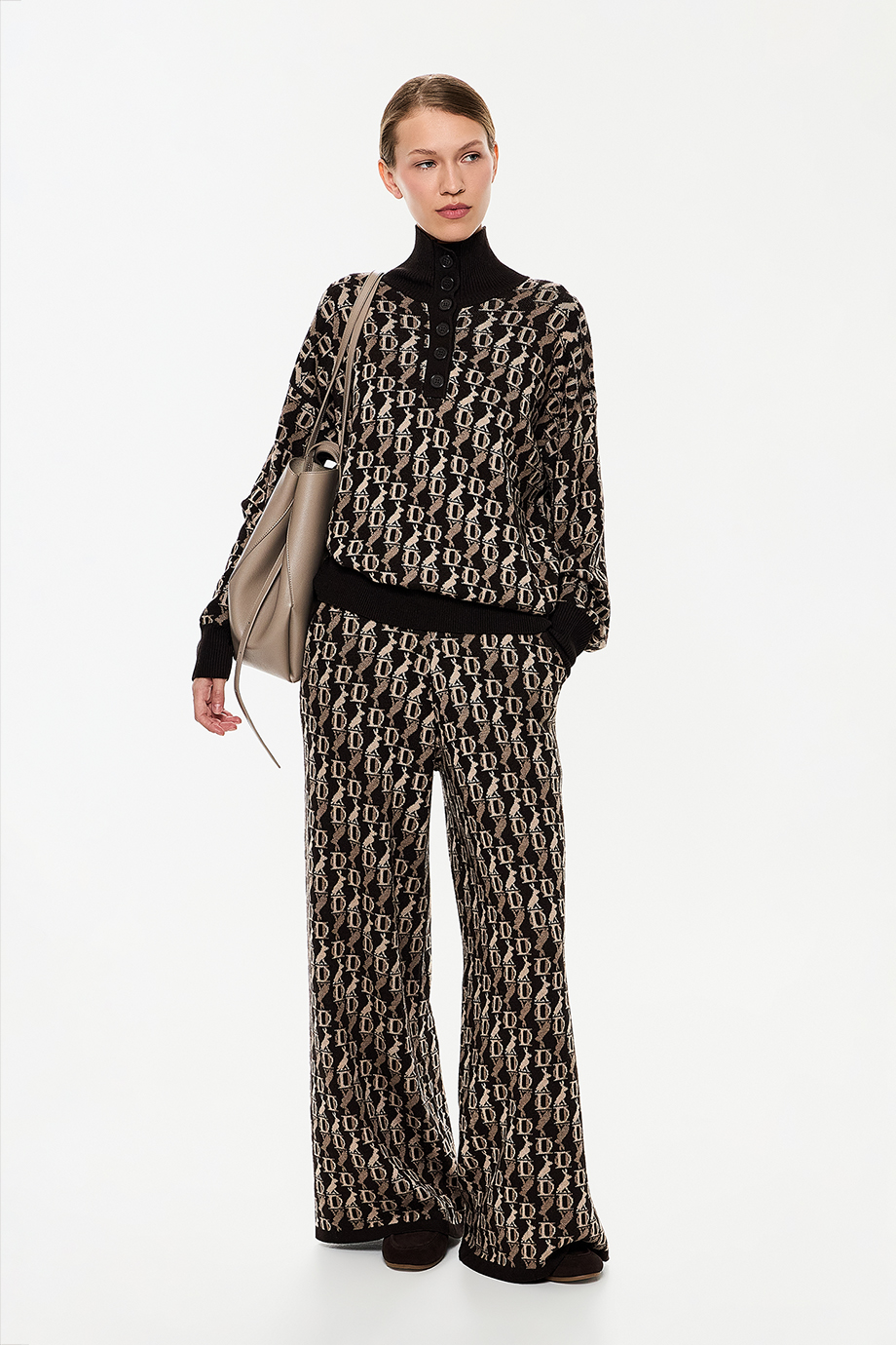 Брюки вязаные с лого-паттерном