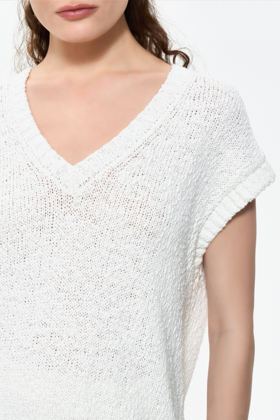 Жилет вязаный из хлопка букле