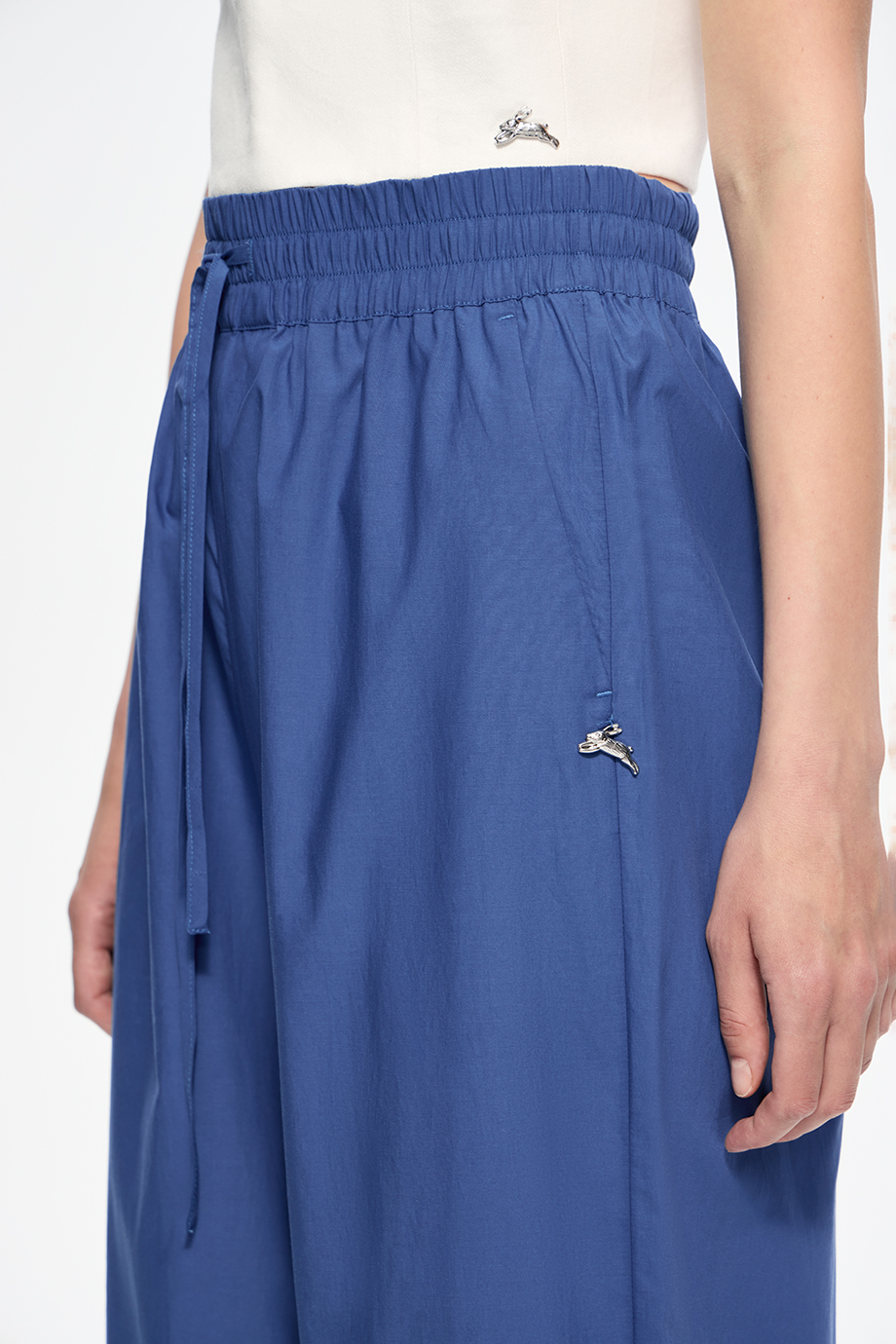 Брюки на резинке укороченные