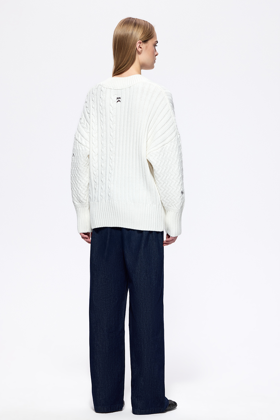 Джемпер с косами и вышивкой