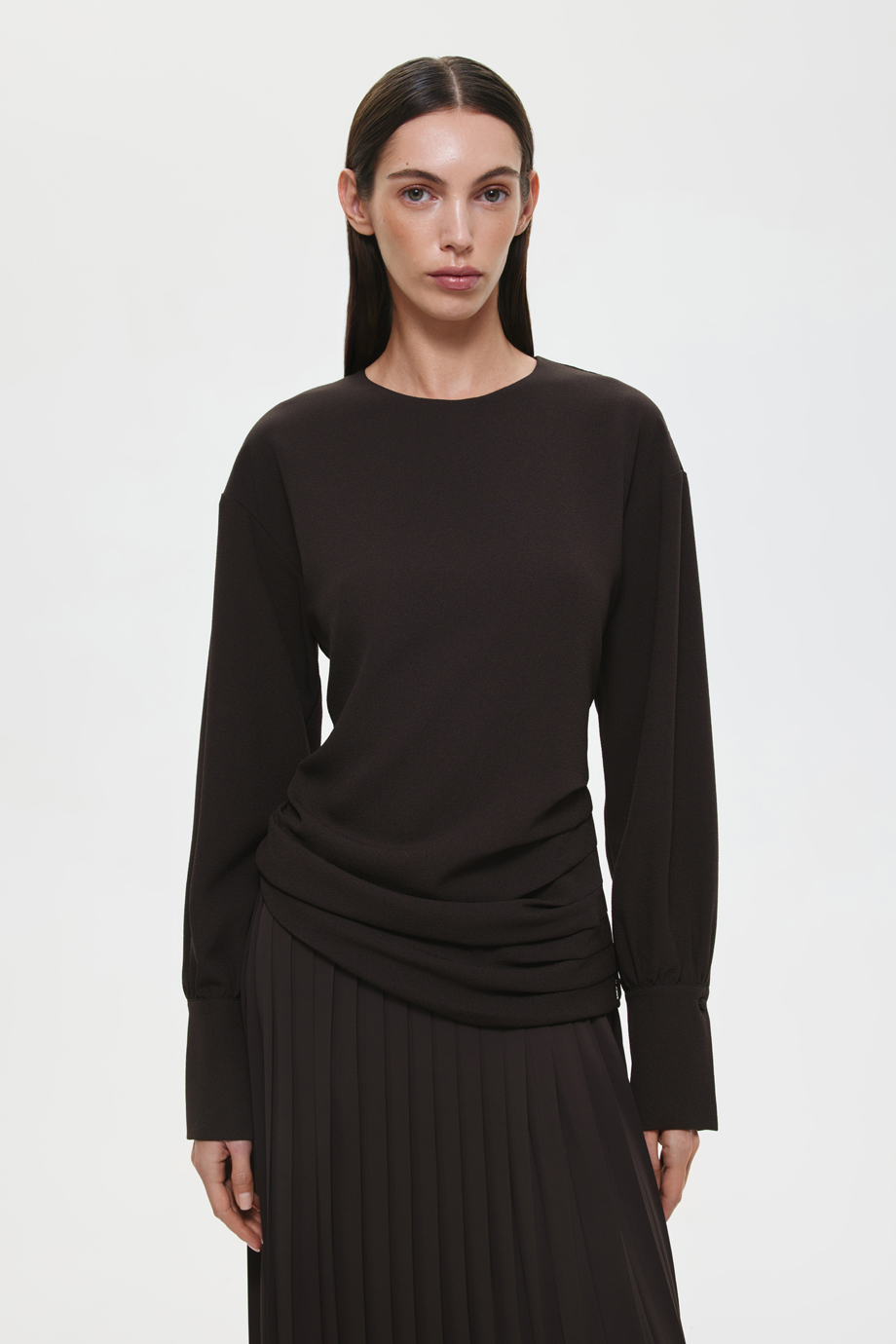 Платье с драпировкой и юбкой-плиссе