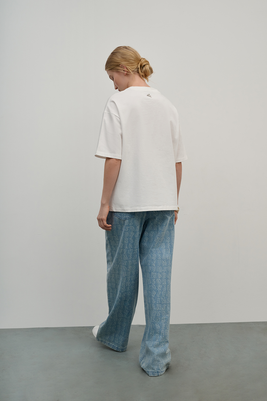 Футболка с принтом и вышивкой