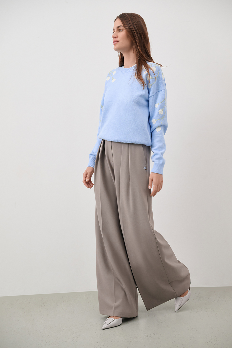 Джемпер с вышивкой