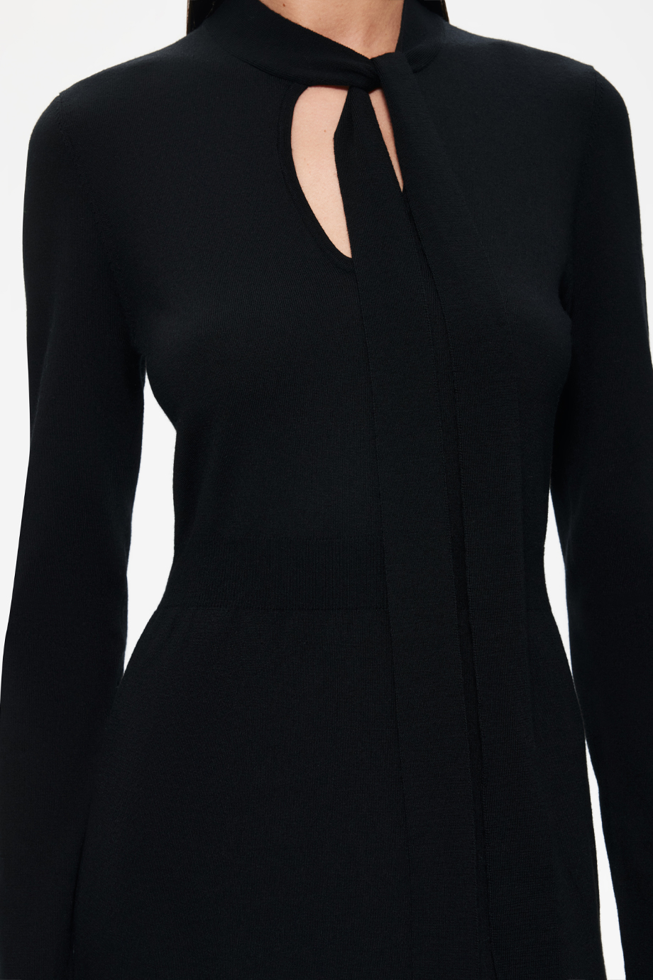 Платье из тонкой шерсти с бантом