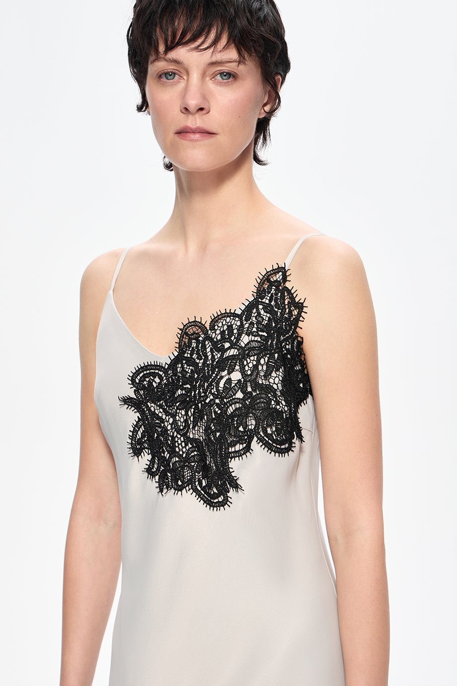 Платье-комбинация с кружевом