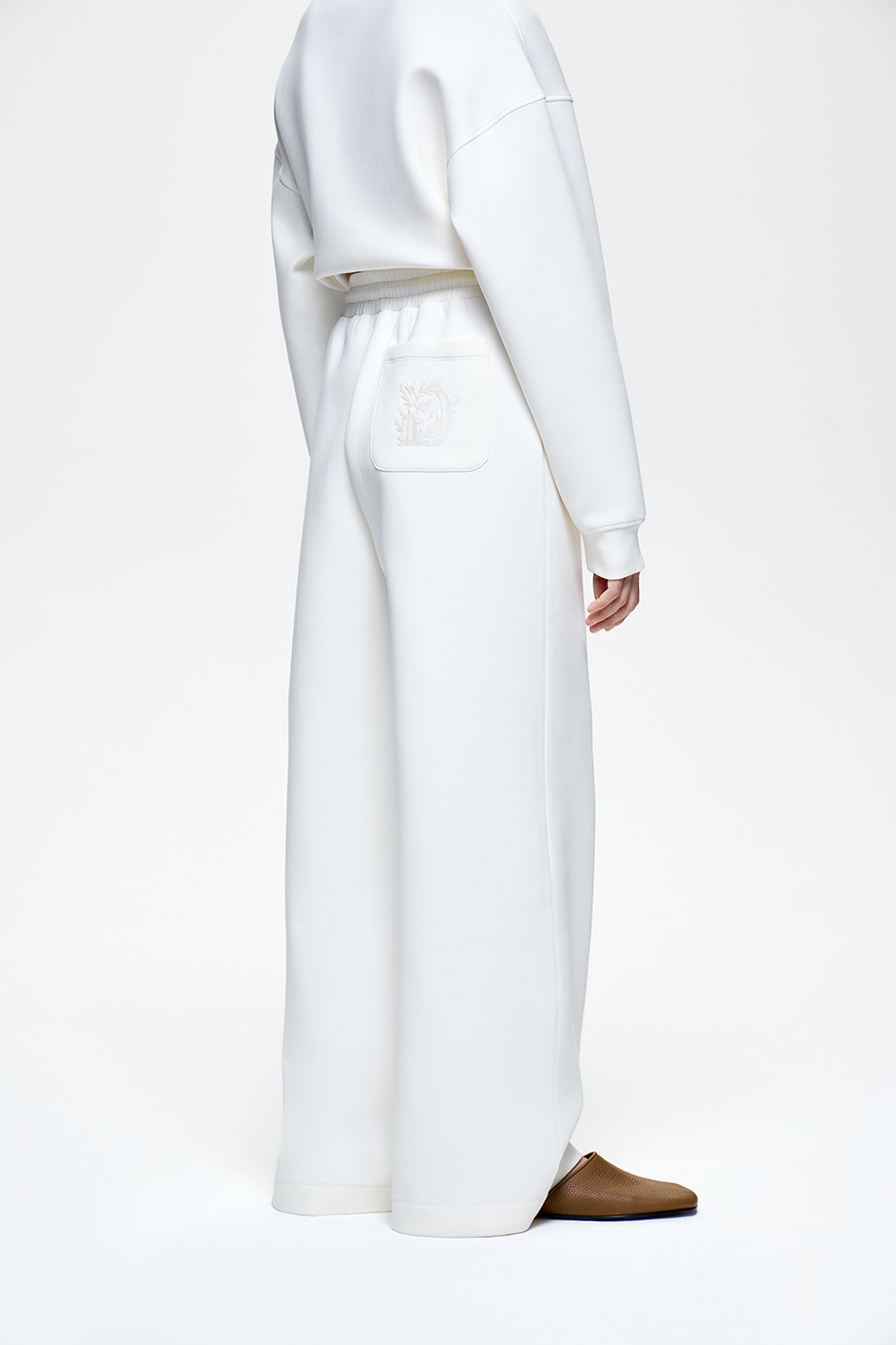 Брюки трикотажные с вышивкой