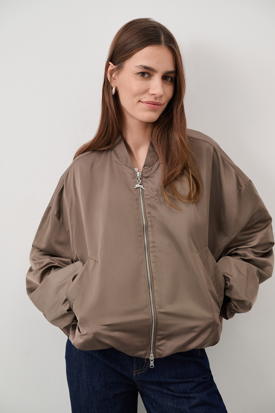 Бомбер с вышивкой