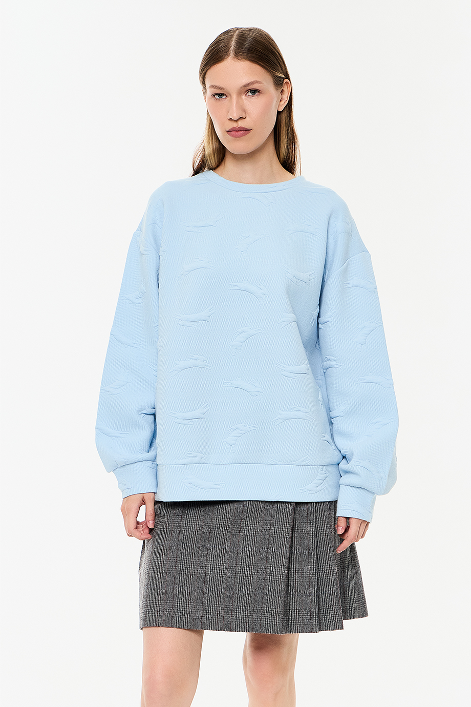 Свитшот с объемным лого-паттерном