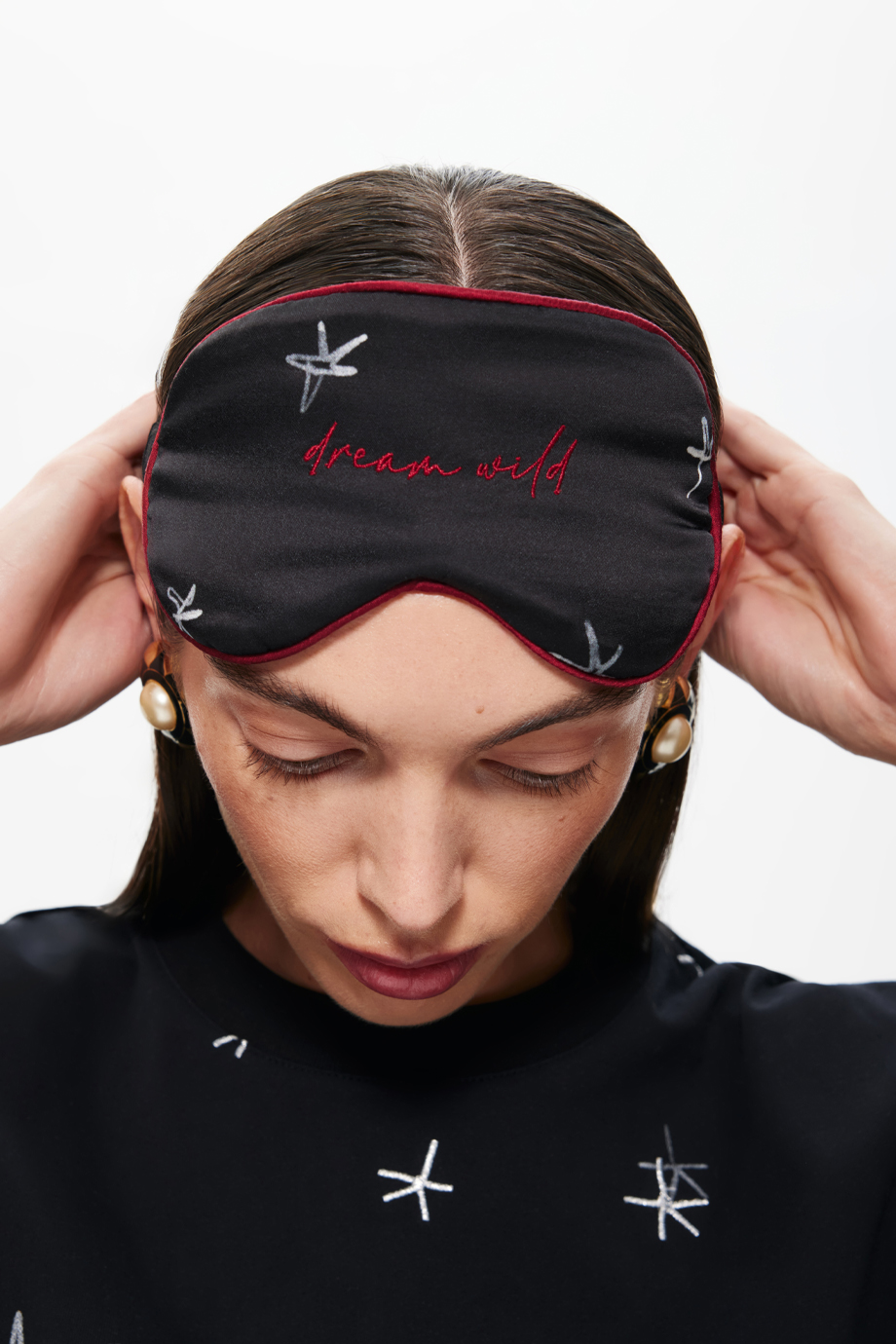 Маска с вышивкой