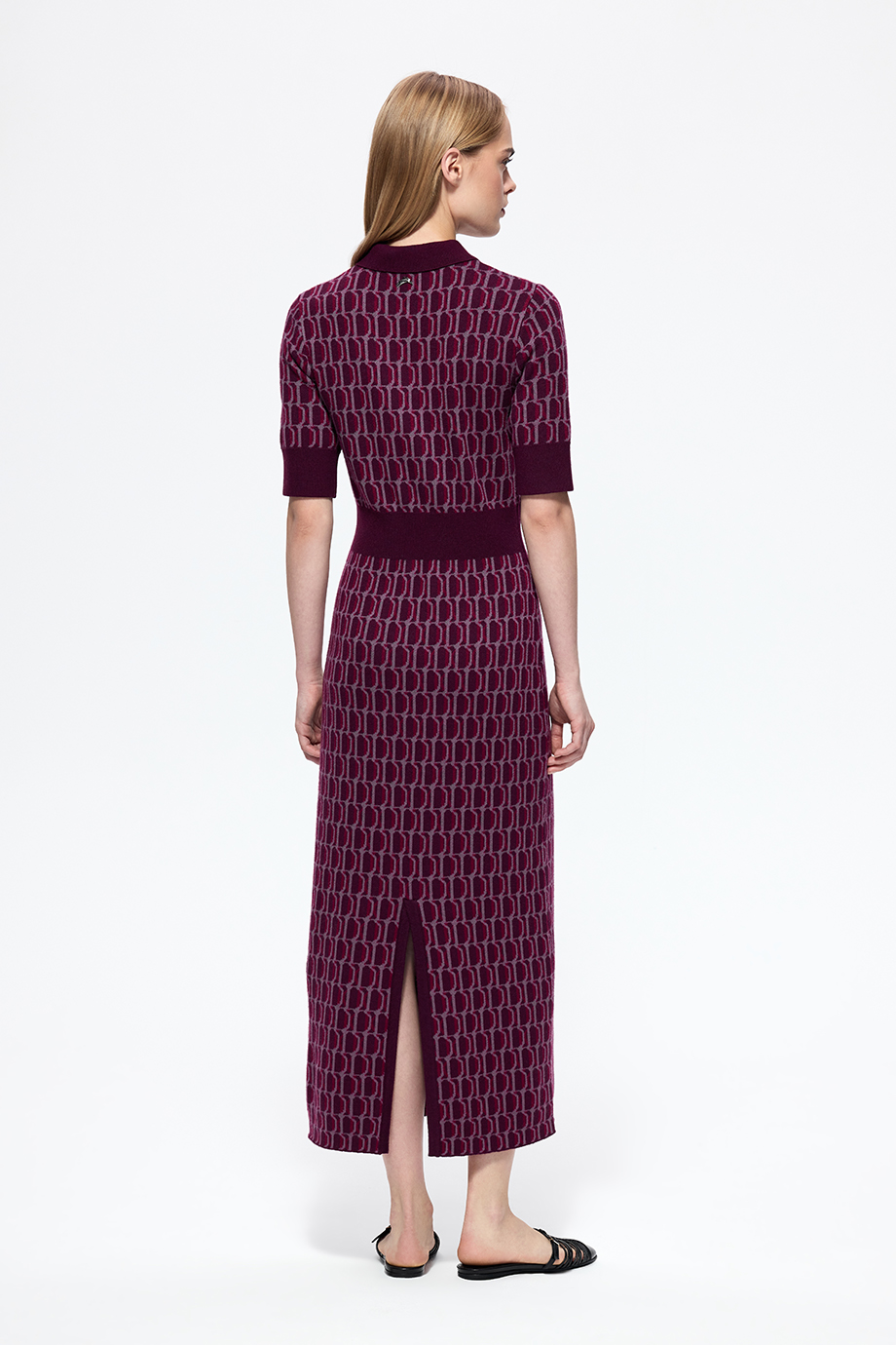 Платье вязаное с лого-узором