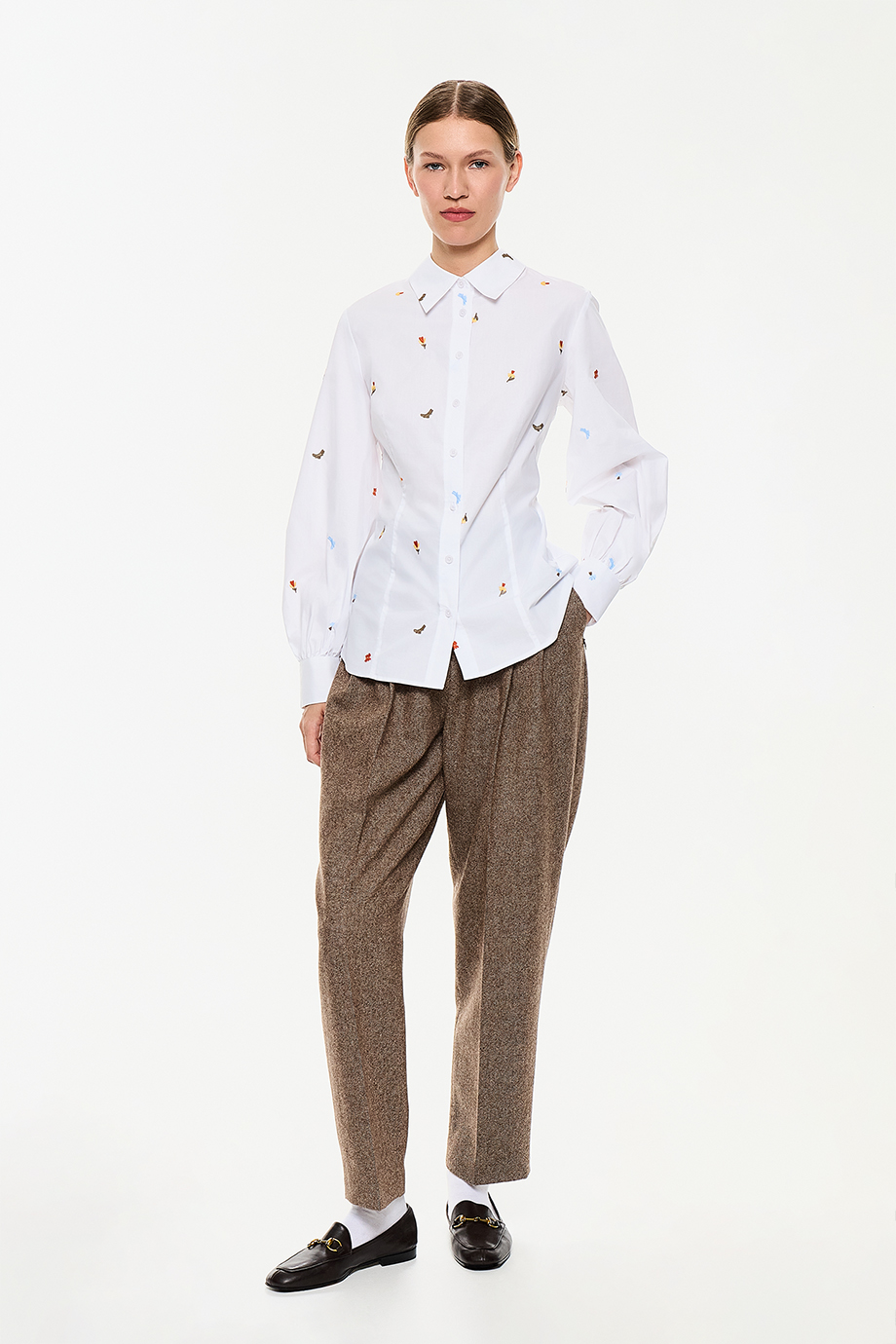 Рубашка прилегающая с вышивками