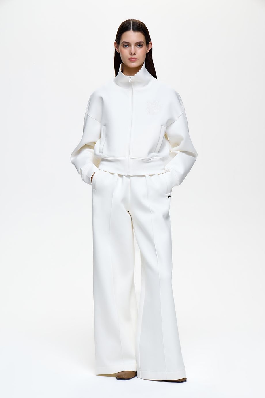 Толстовка на молнии с вышивкой