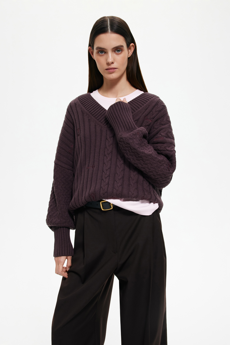 Джемпер с косами и вышивками