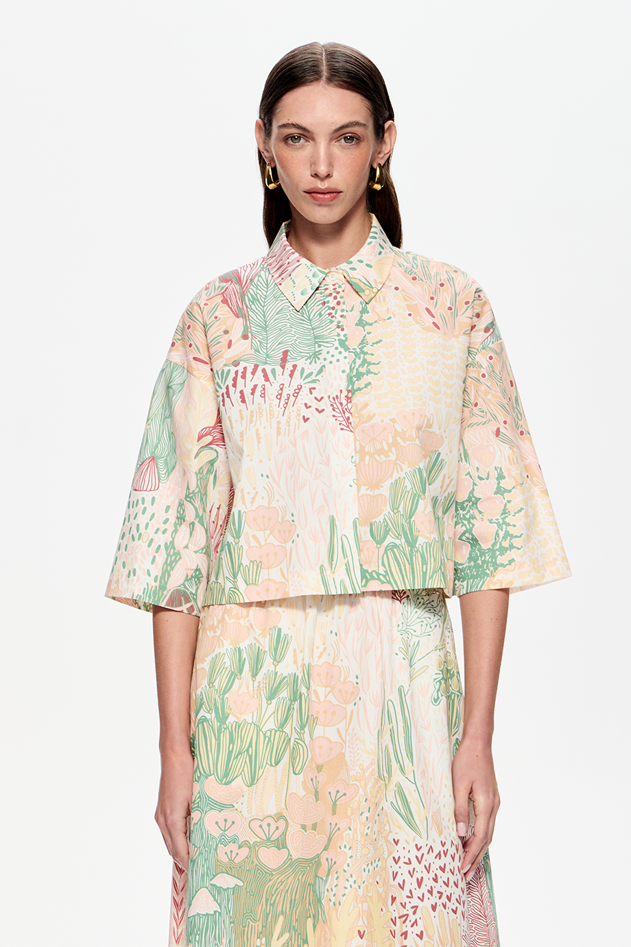 Блузка укороченная с принтом