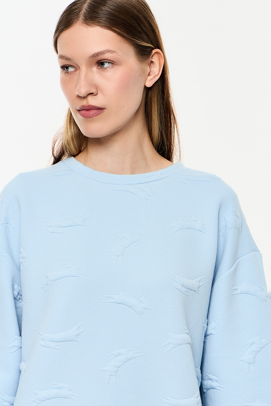 Свитшот с объемным лого-паттерном