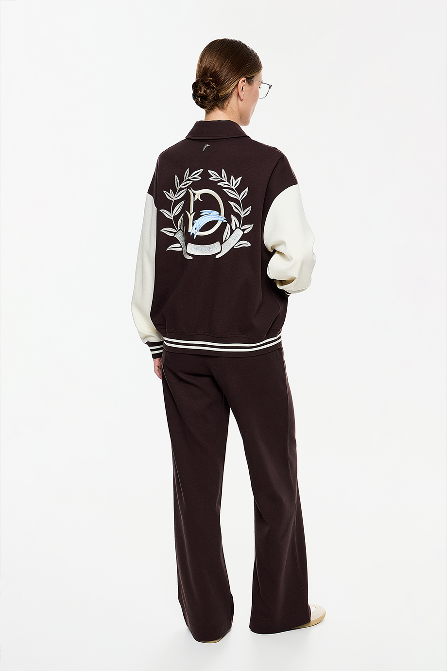 Бомбер трикотажный с вышивкой